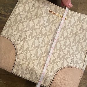 Michael kors crossbody